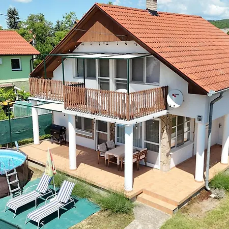 No 44 House Nora * Vonyarcvashegy